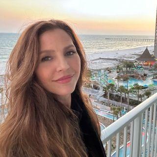 Instagram Profile charismacarpenter