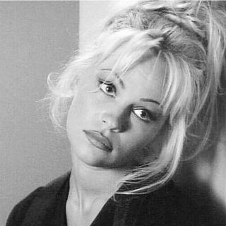 Instagram Profile pamelaanderson